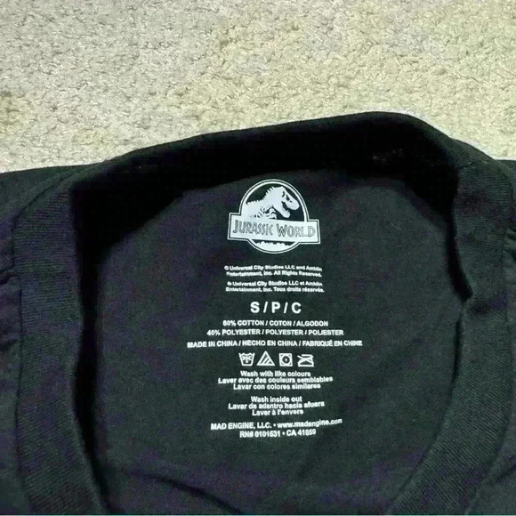 🔥Jurassic World Long  Sleeve Graphic T-shirt Men’s Small dinosaur film souvenir - Picture 4 of 7